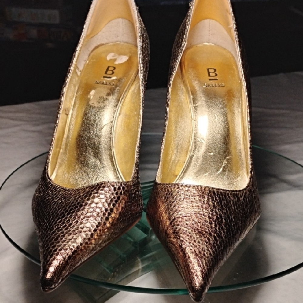 Gold Textured Stiletto Heels for Formal Occasions